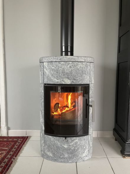 Poêle à bois Lorflam - Habillage en pierre ollaire